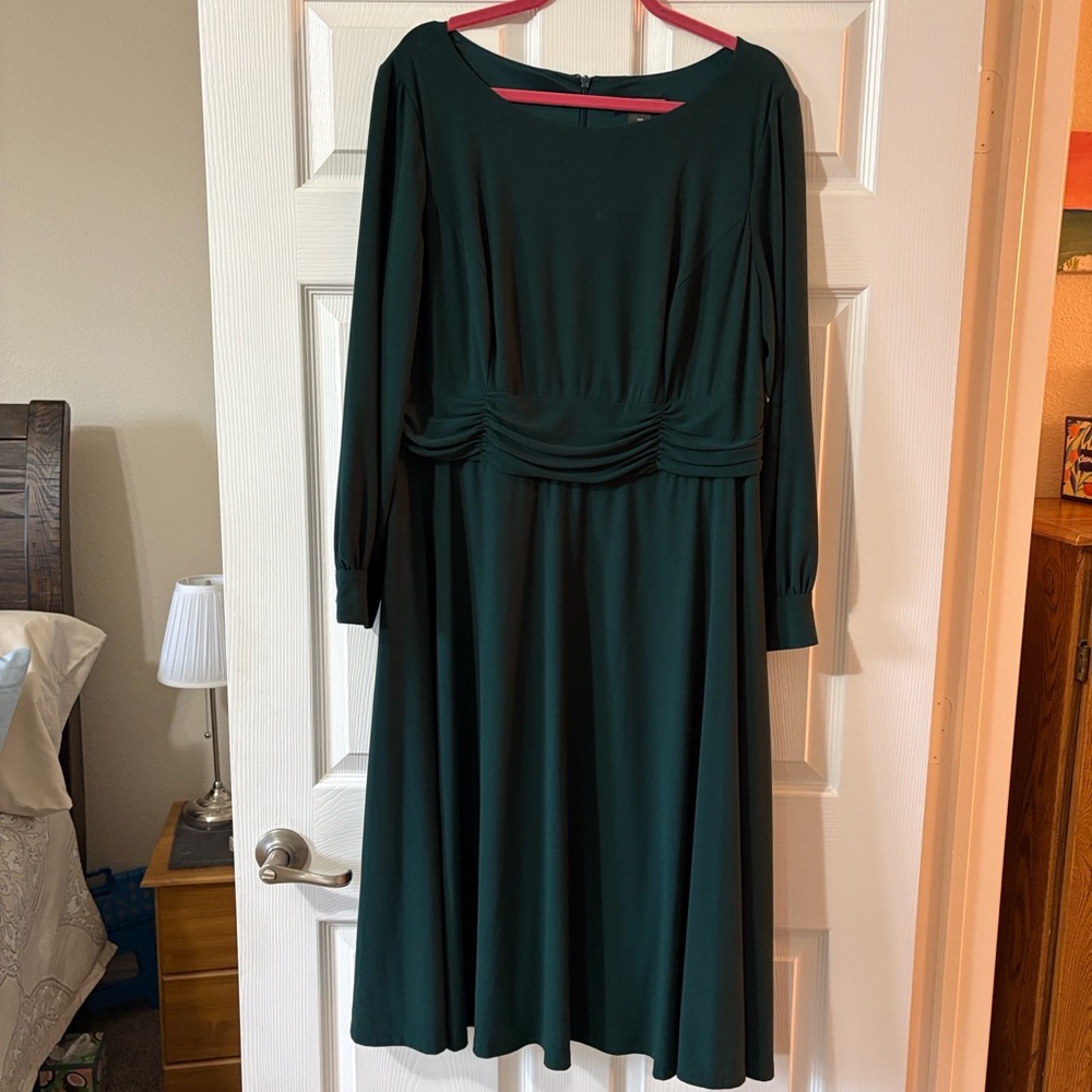 Jessica Howard Elegant dark green Long Sleeve Dress